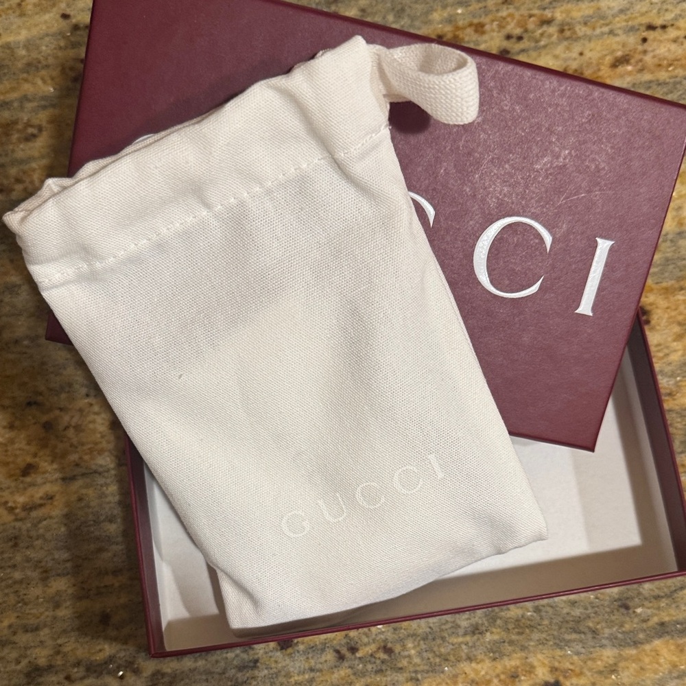 Gucci Deep Red Coin pouch ,, polished Leather with Gold Zip Bamboo charm NWT - Picture 7 of 9